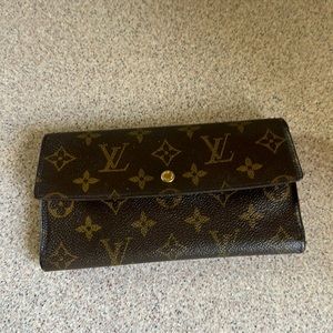 Louis Vuitton Wallet ( authentic )